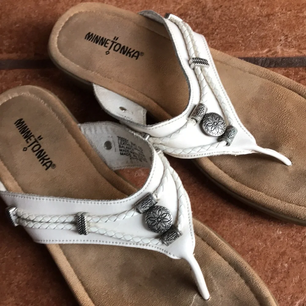 Minnetonka White Women's Sandals - Picture 13 of 13